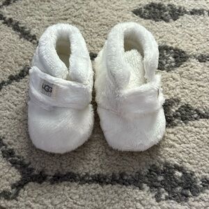 Ugg baby slippers-size 2/3